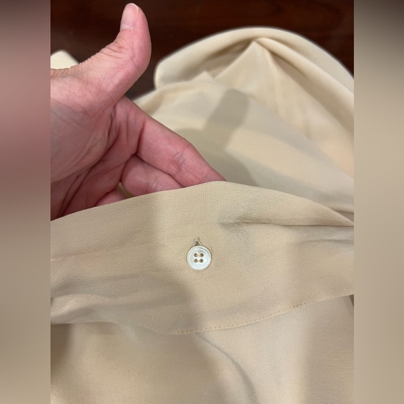 Iris & ink silk blouse. With detachable scarf. Size 6 - Picture 3 of 5